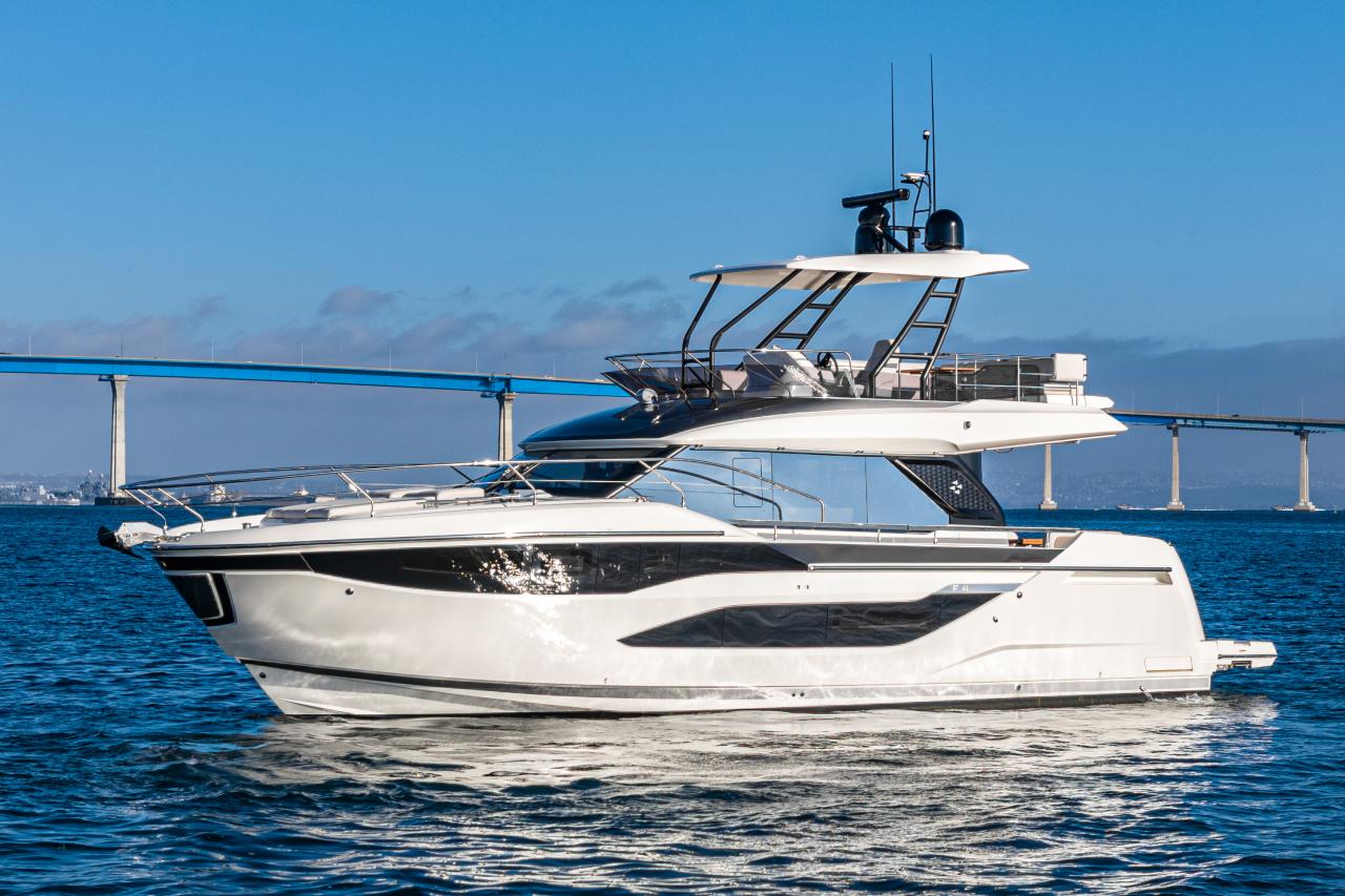 Фото Яхти Prestige Prestige F4.9